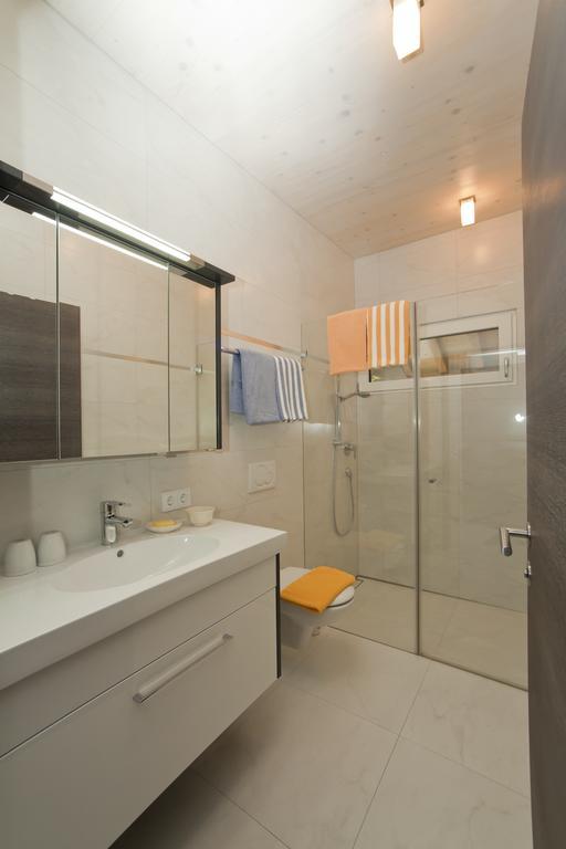 Haus Waldrand Apartment Oberndorf in Tirol Bilik gambar