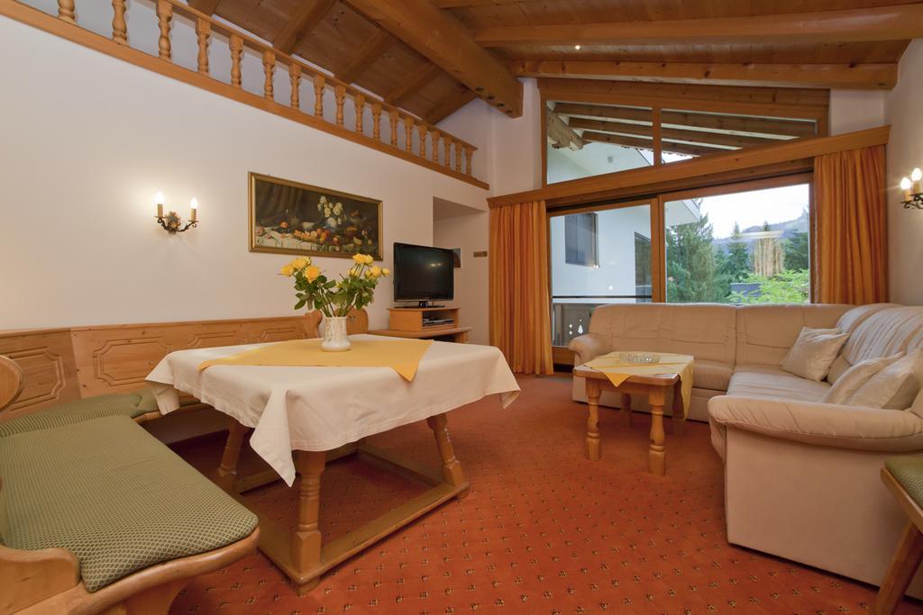 Haus Waldrand Apartment Oberndorf in Tirol Luaran gambar