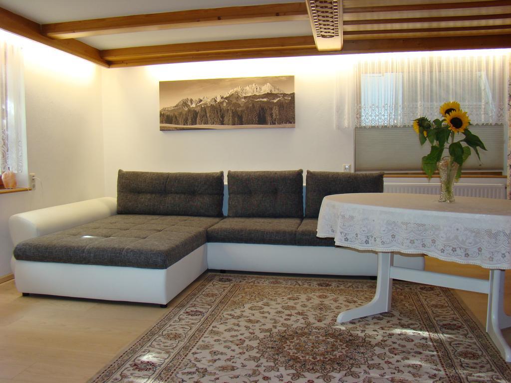 Haus Waldrand Apartment Oberndorf in Tirol Luaran gambar