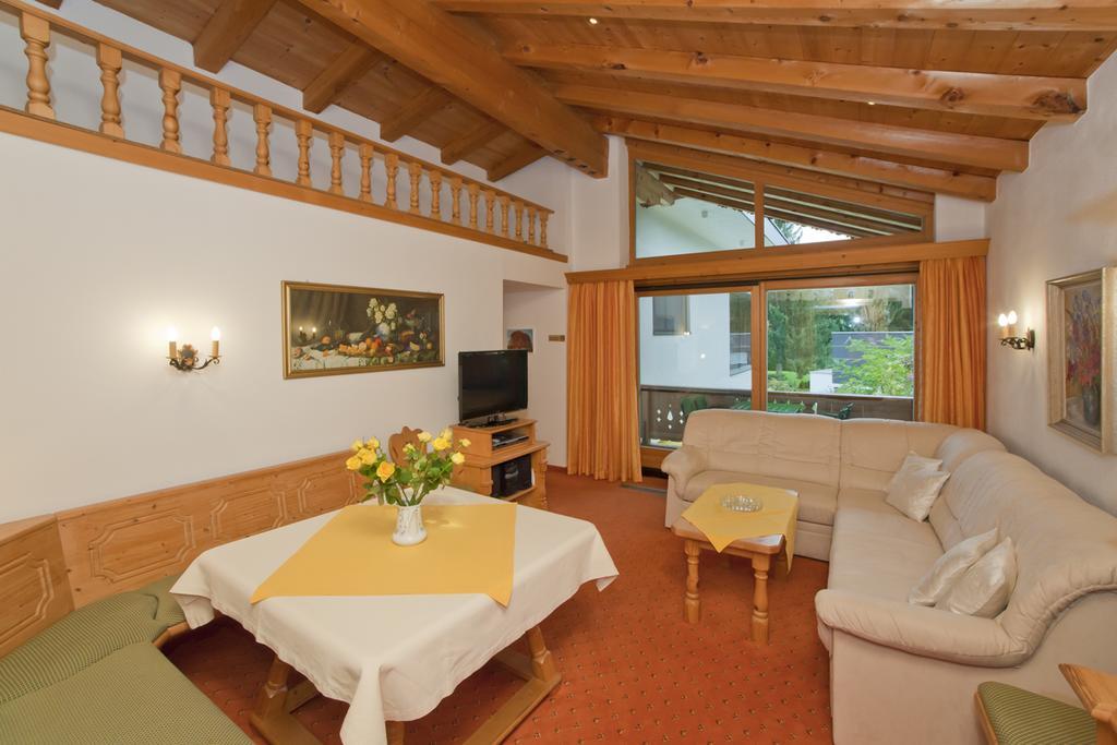 Haus Waldrand Apartment Oberndorf in Tirol Luaran gambar